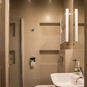 Łazienka w apartamencie Cynamon.